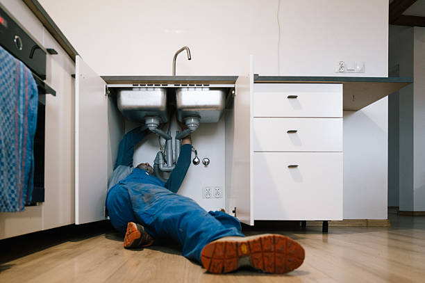 Professional Leak Detection technician working in Lyons, TX